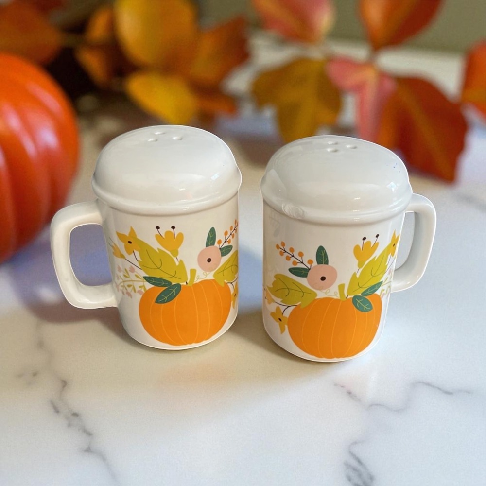 Vintage‎ circa 70's Salt & Pepper Shaker Pumpkins,fall, Halloween,